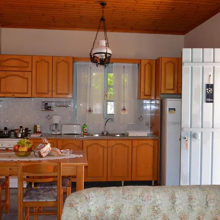 Mihaila Seaside: 2 Bedroom Kefalonia Ferienhaus Sparta